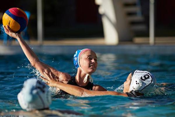 如何评估体育培训的长期效果？